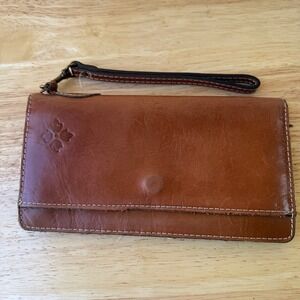 Patricia Nash Valentia Leather Wristlet Wallet Tan Brown Snap Clutch